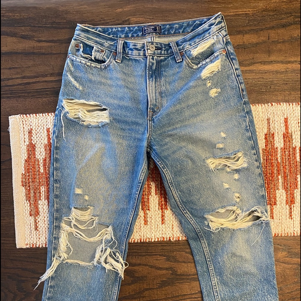 Abercrombie & Fitch Mom Jean
